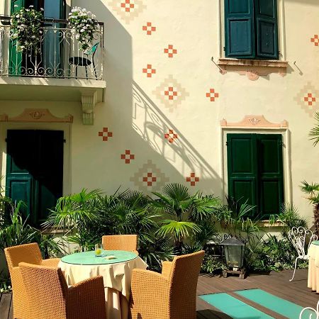 Sembenini Palace Riva del Garda Eksteriør billede
